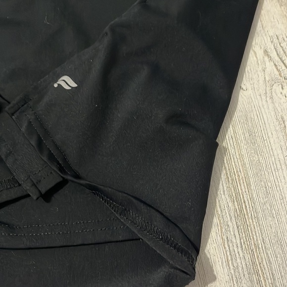 Fabletics Adjustable Sleeve Top Size Small - Picture 7 of 7